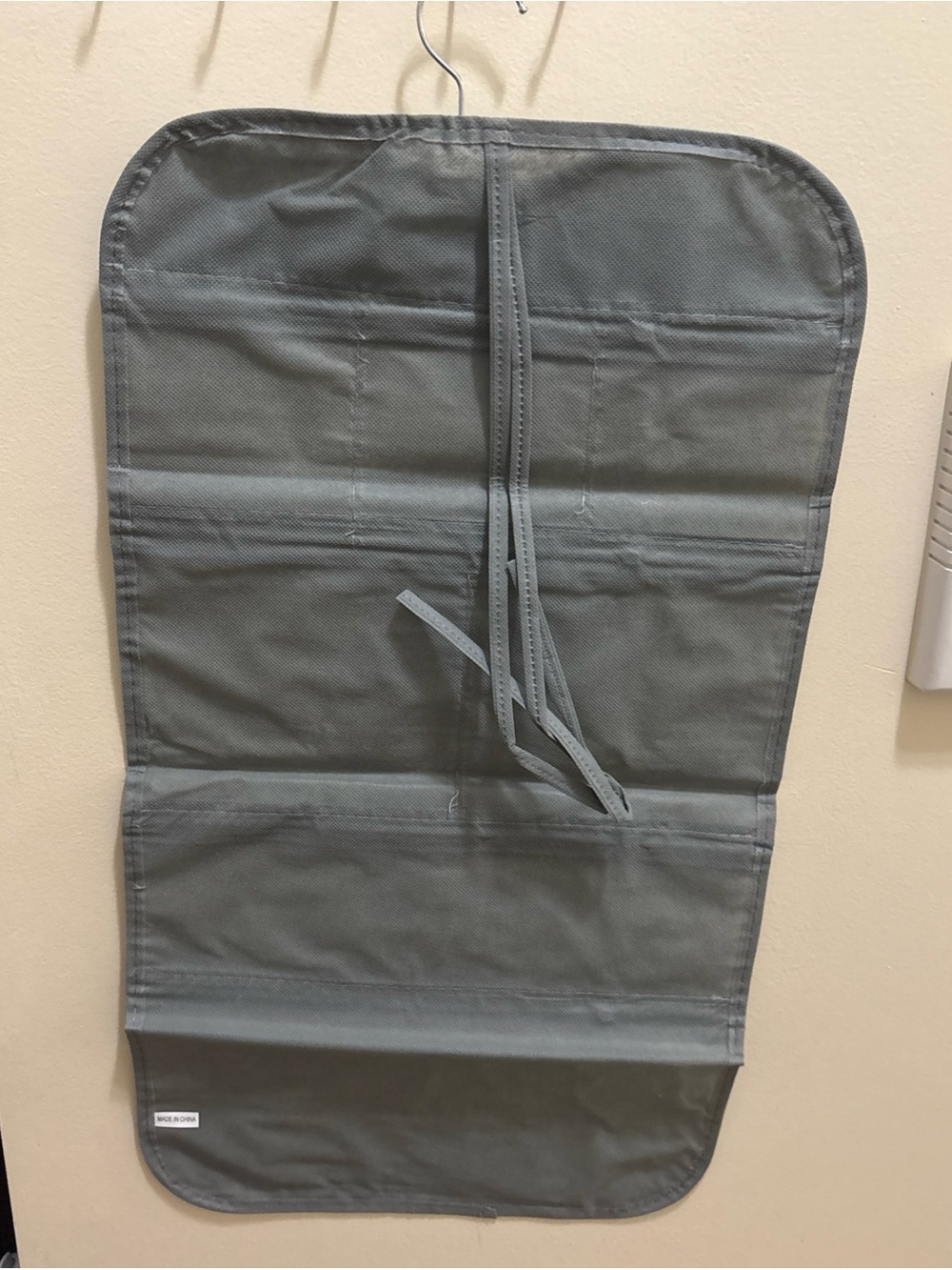 Essentials Hanging Travel Bag in Olive Gray